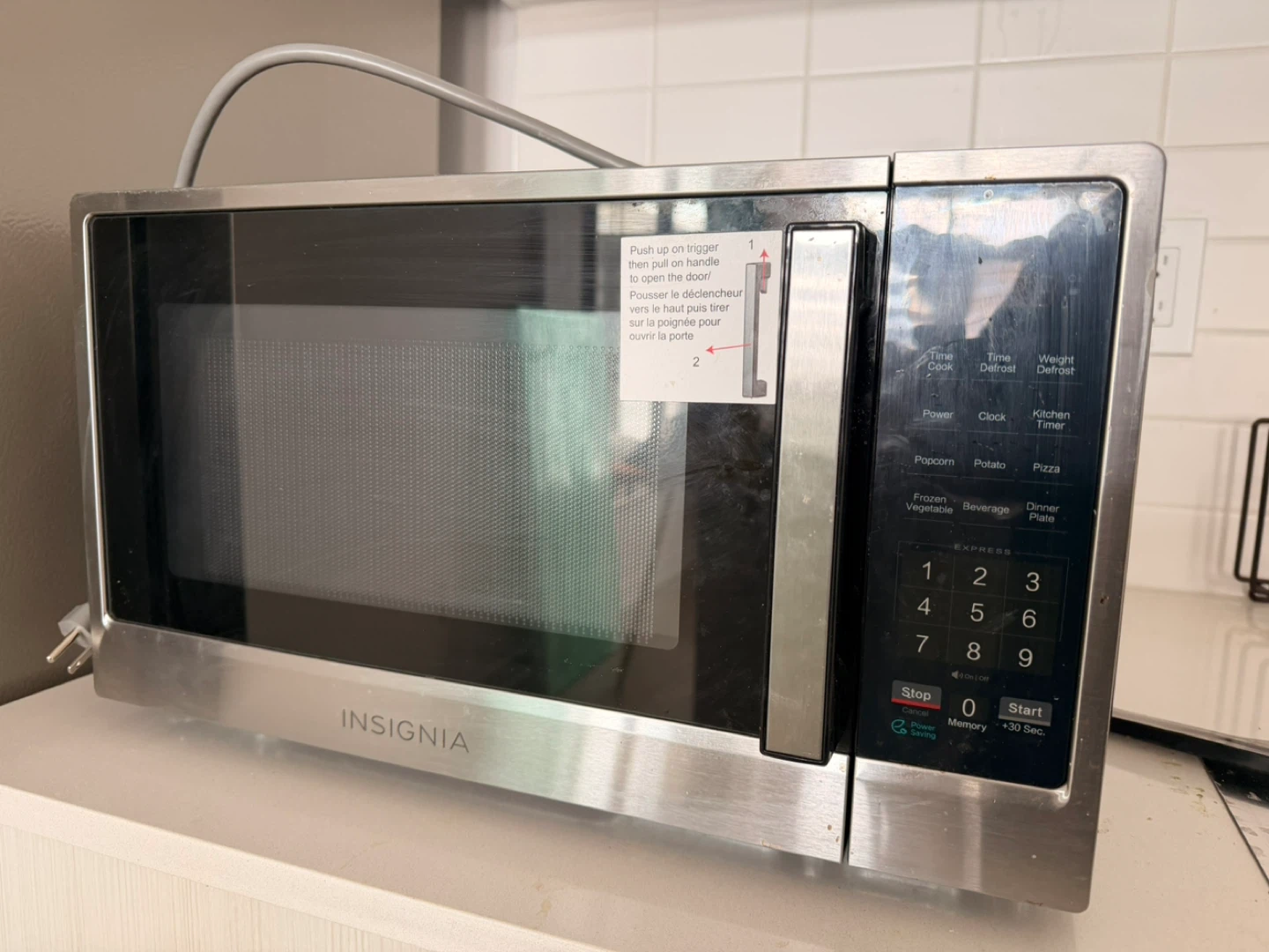 Insignia 0.9 cu microwave