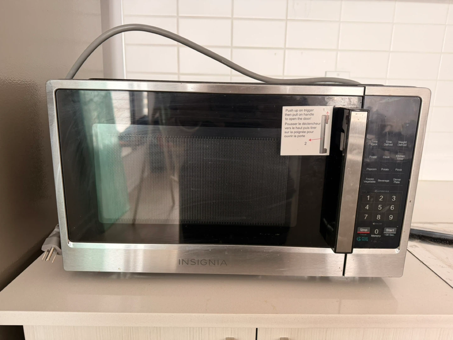 Insignia 0.9 cu microwave - photo 2