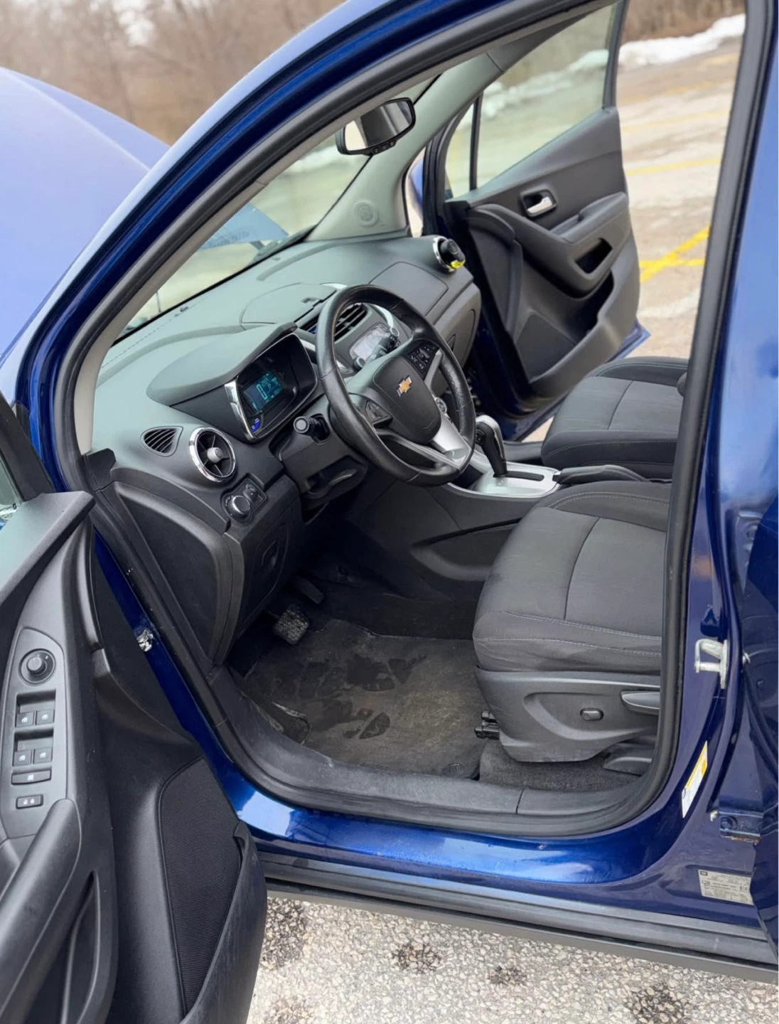 Blue Chevrolet Trax - photo 3