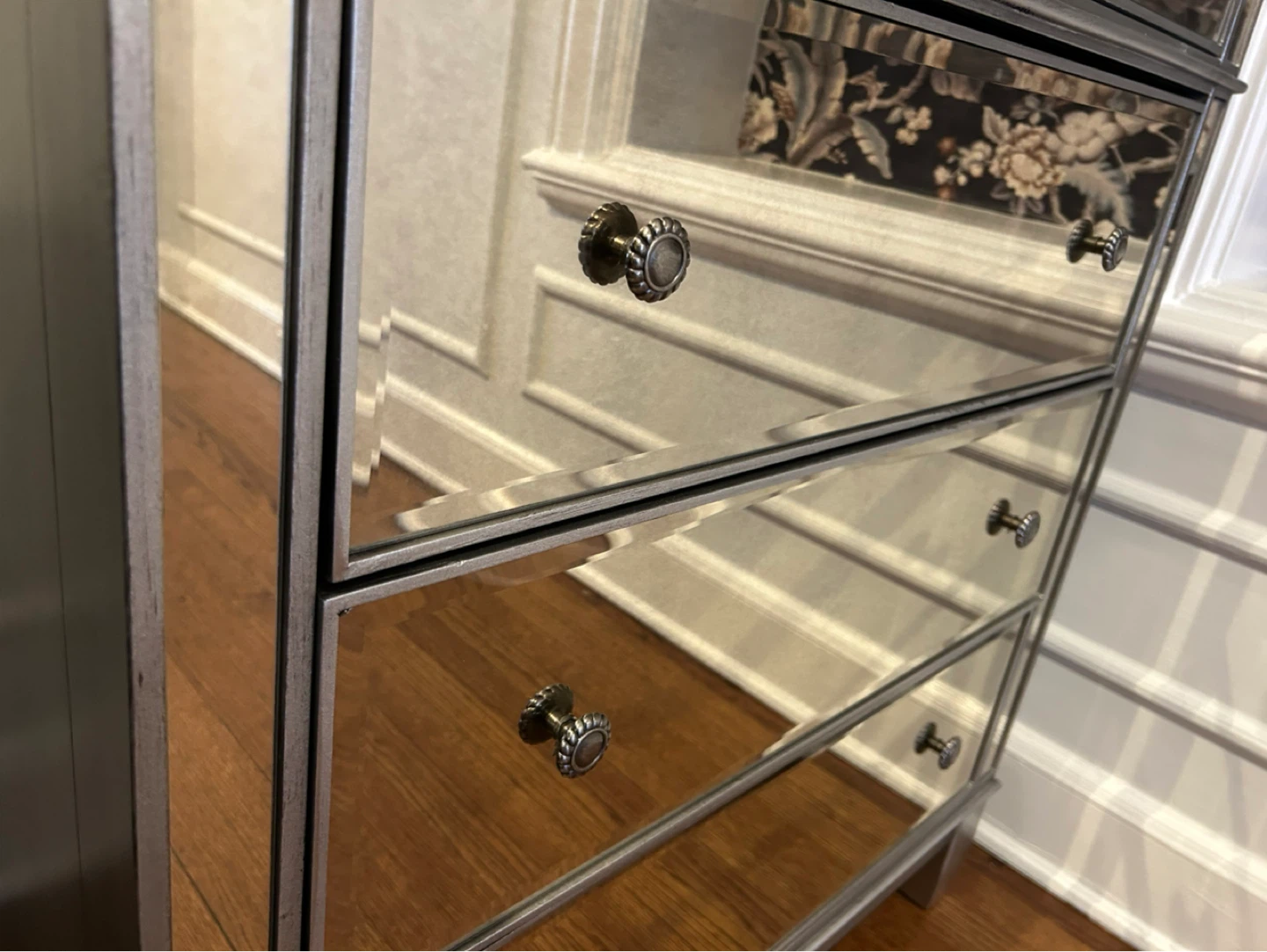 Mirrored 4-Drawer Chest - photo 4