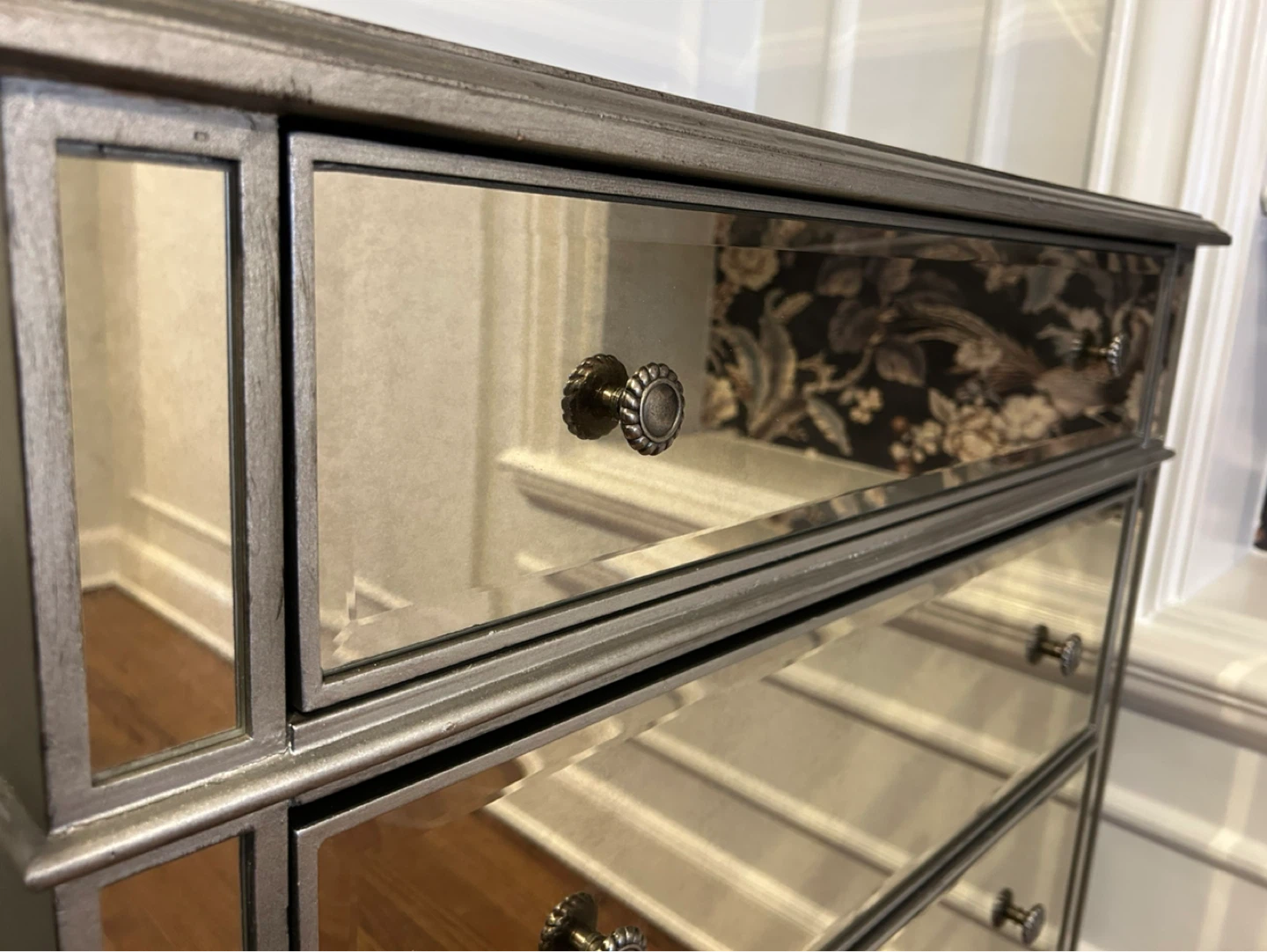 Mirrored 4-Drawer Chest - photo 5
