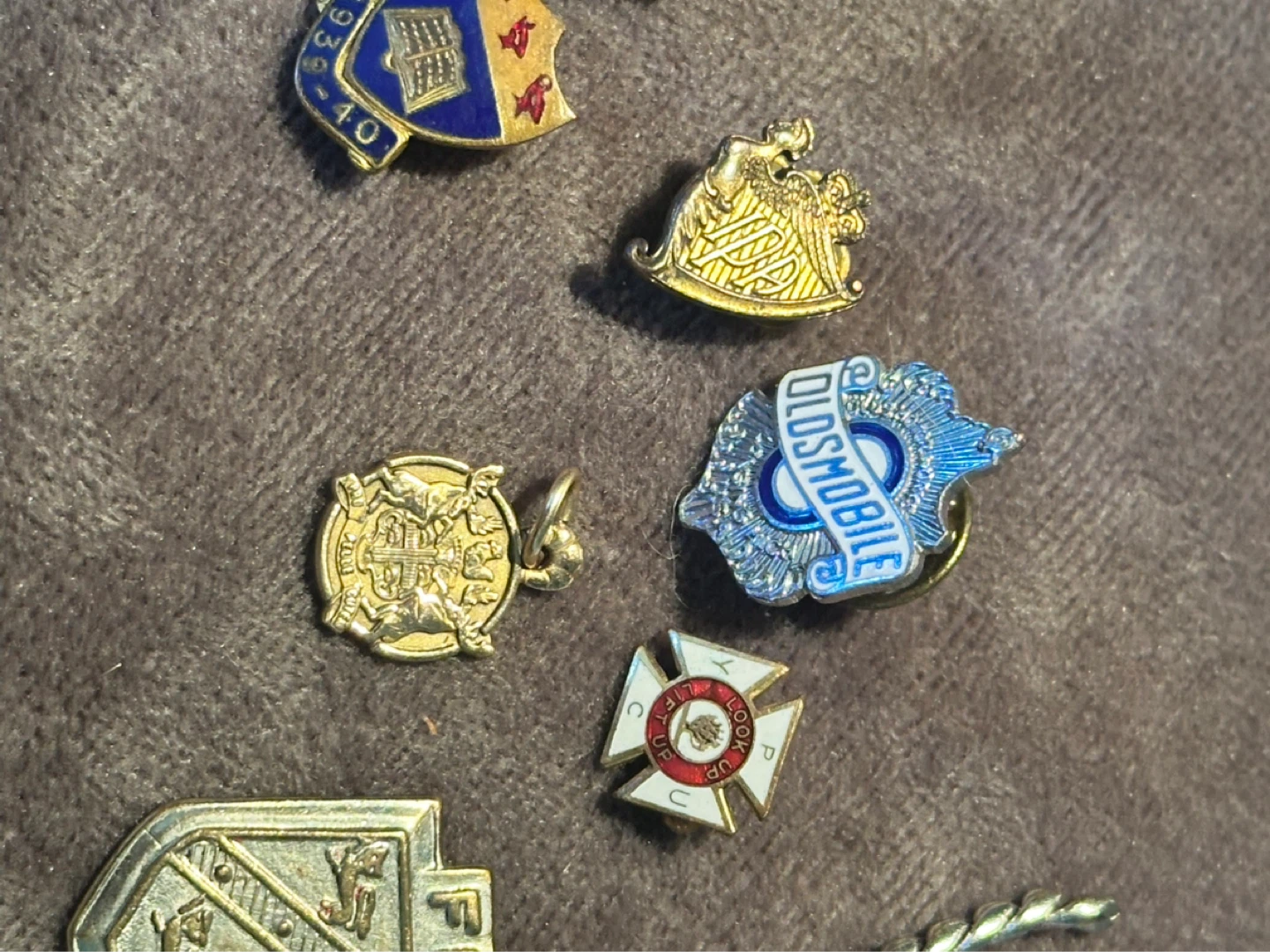 Lot of old pins and things - photo 4