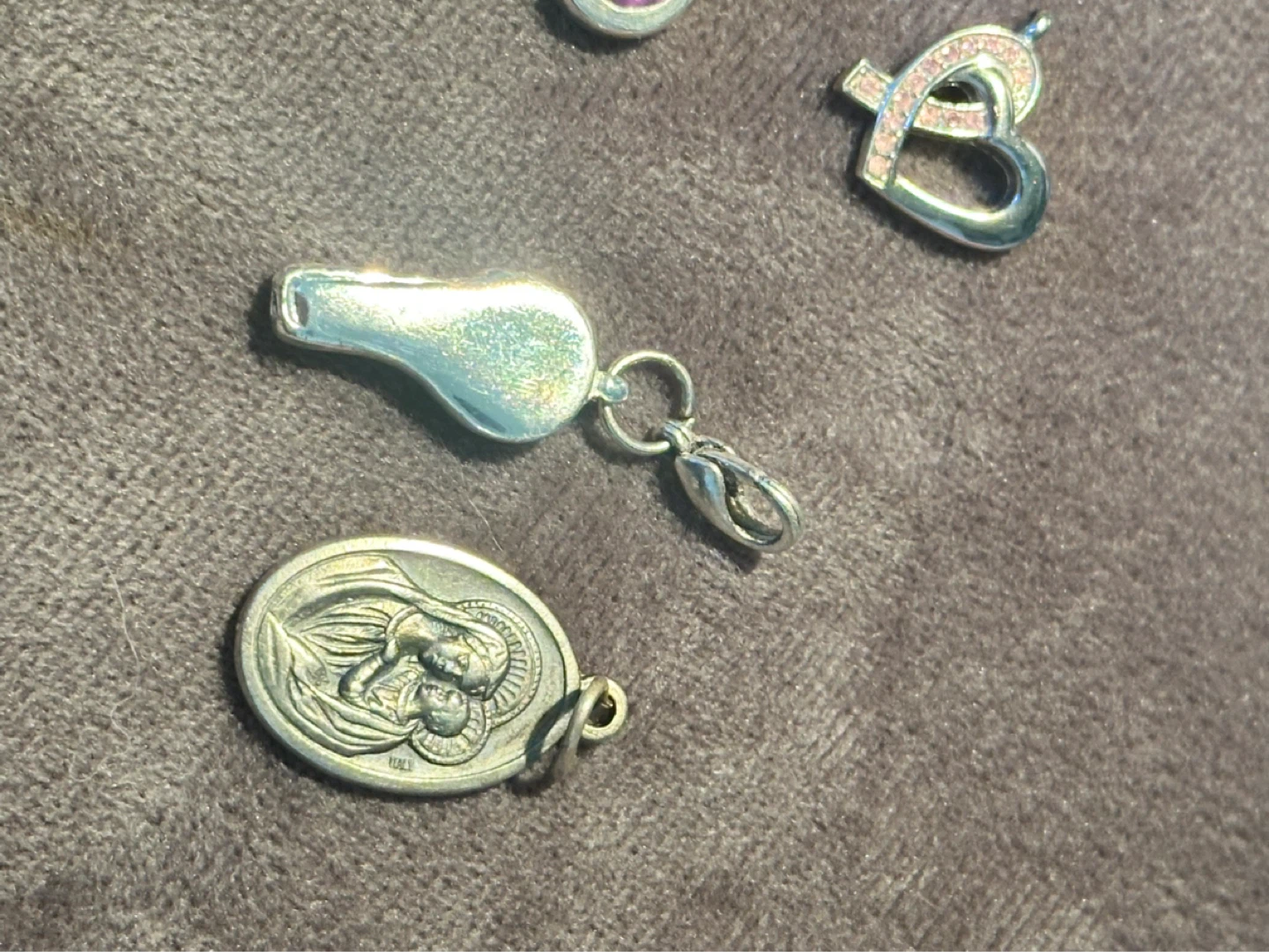 Lot of old pins and things - photo 2