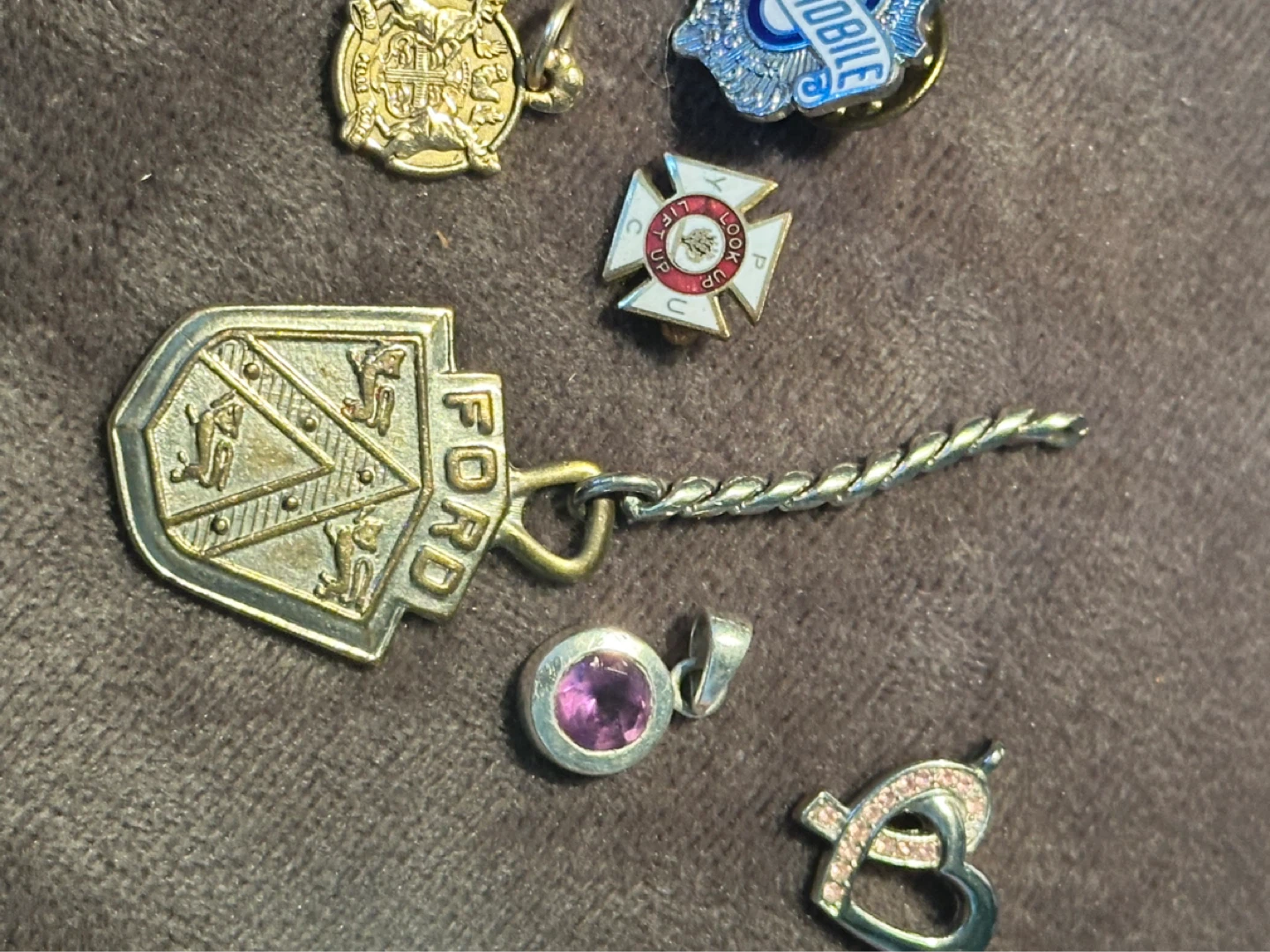 Lot of old pins and things - photo 3