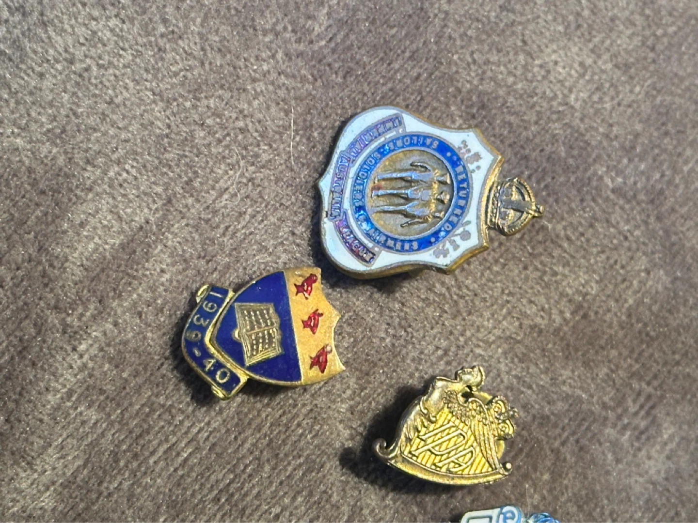 Lot of old pins and things - photo 5