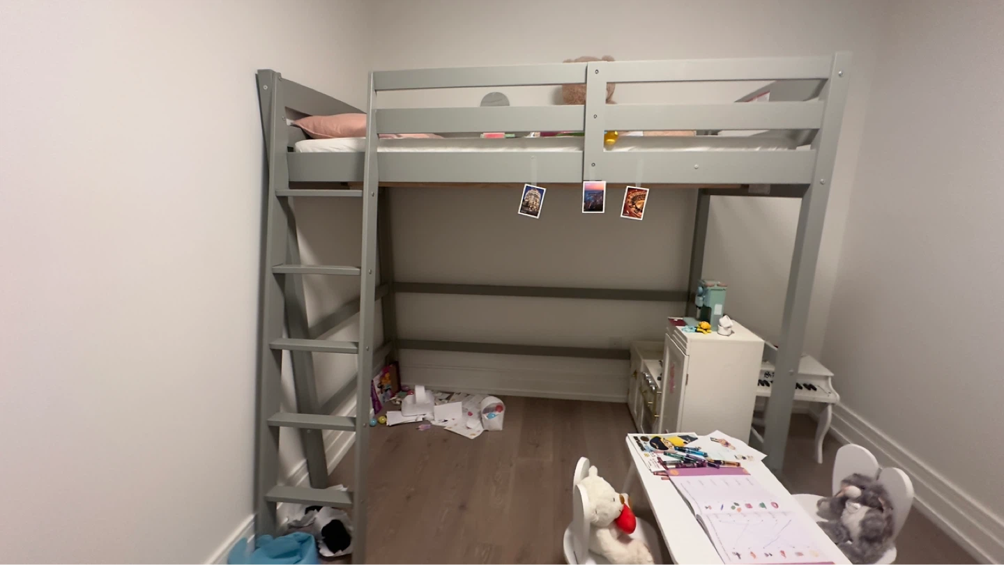 Bunk bed- Twin Size for under 6 years kids