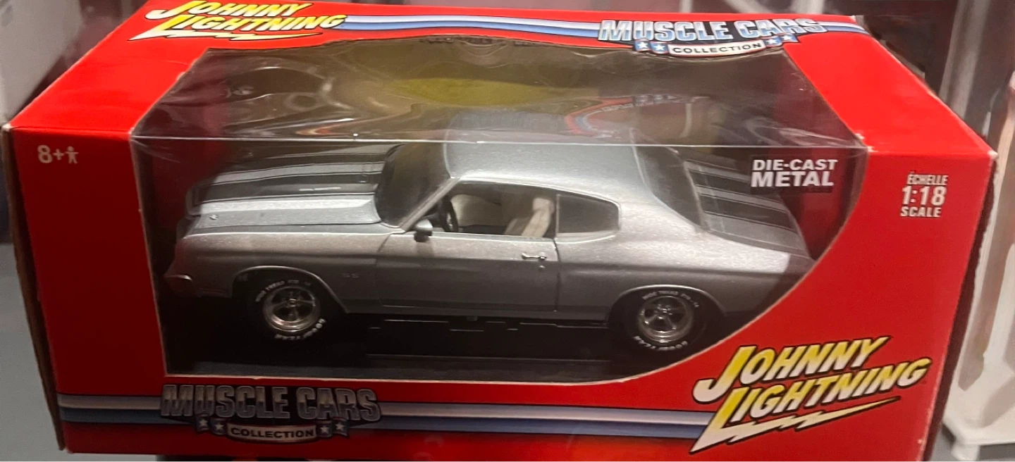 Johnny Lightning Muscle Cars Collection 1:18 Scale 1971 Chevelle - photo 2