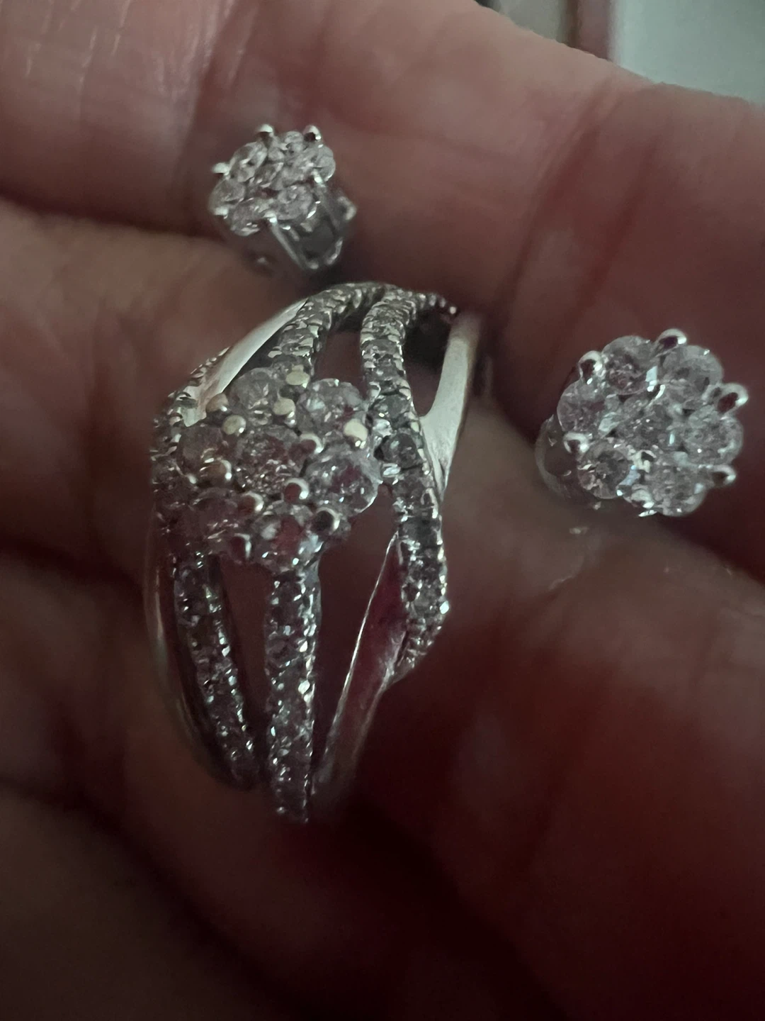 10 k Gold Diamond Ring and 14 k Earrings Set - photo 2