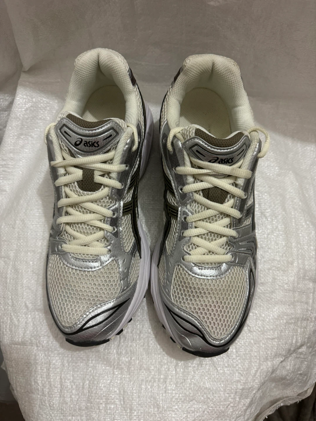 ASICS GEL Running Shoes - Silver/White - Men's Size 11 (US)
