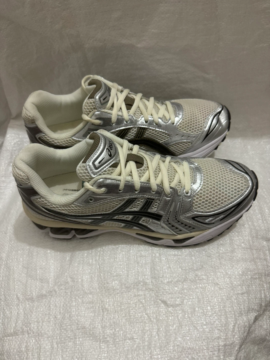 ASICS GEL Running Shoes - Silver/White - Men's Size 11 (US) - photo 2