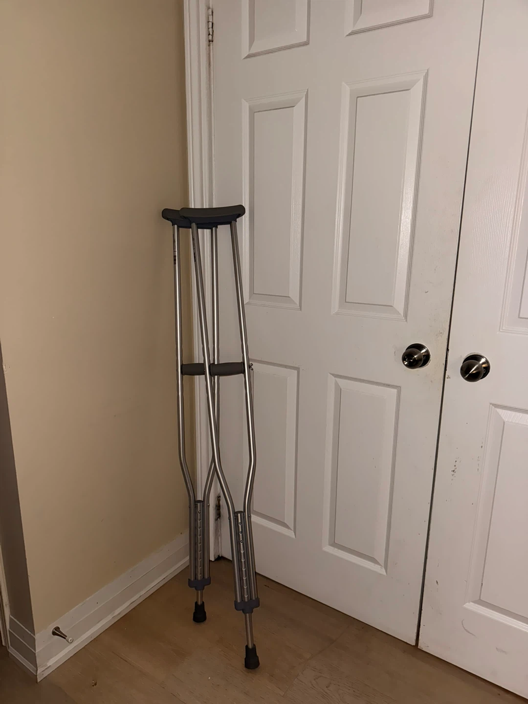 Adjustable Aluminum Crutches
