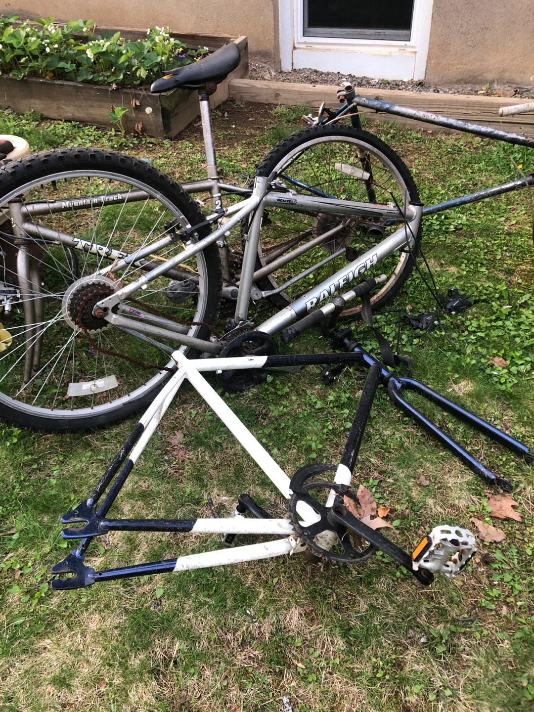7 bike frames and more !! - photo 4