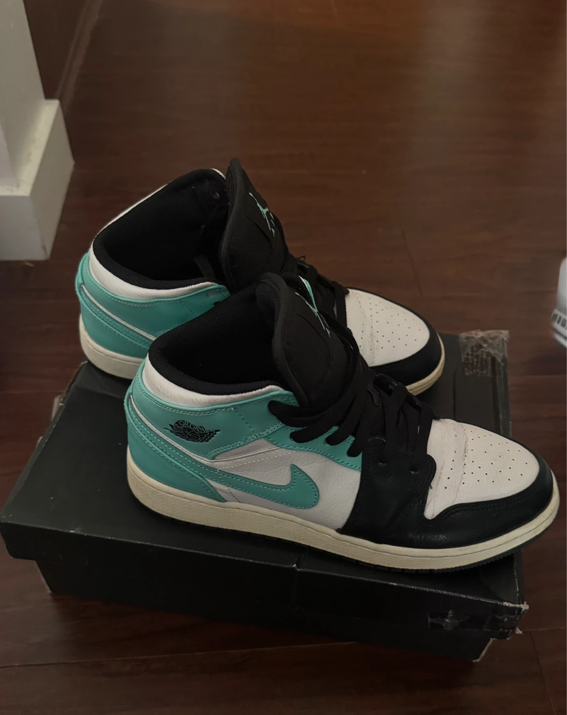 Air Jordan 1 Mid - photo 2
