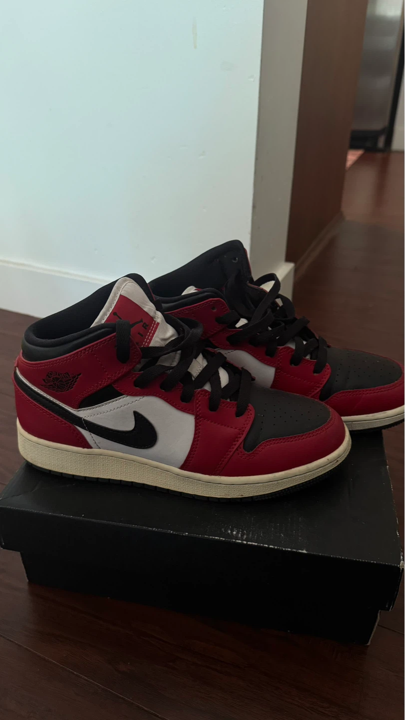 Air Jordan 1 Mid (GS) Black/Gym Red - photo 2