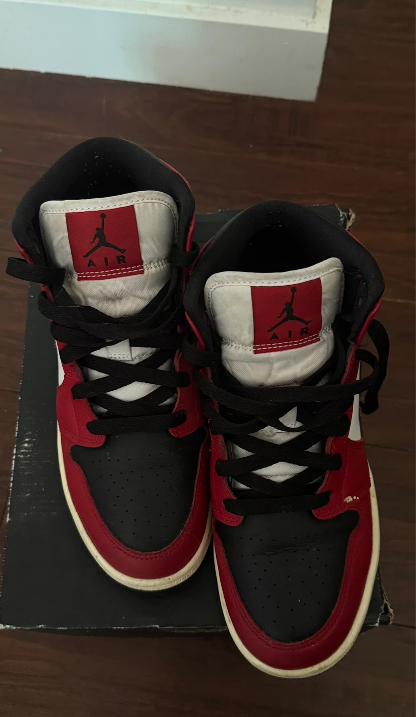 Air Jordan 1 Mid (GS) Black/Gym Red - photo 3