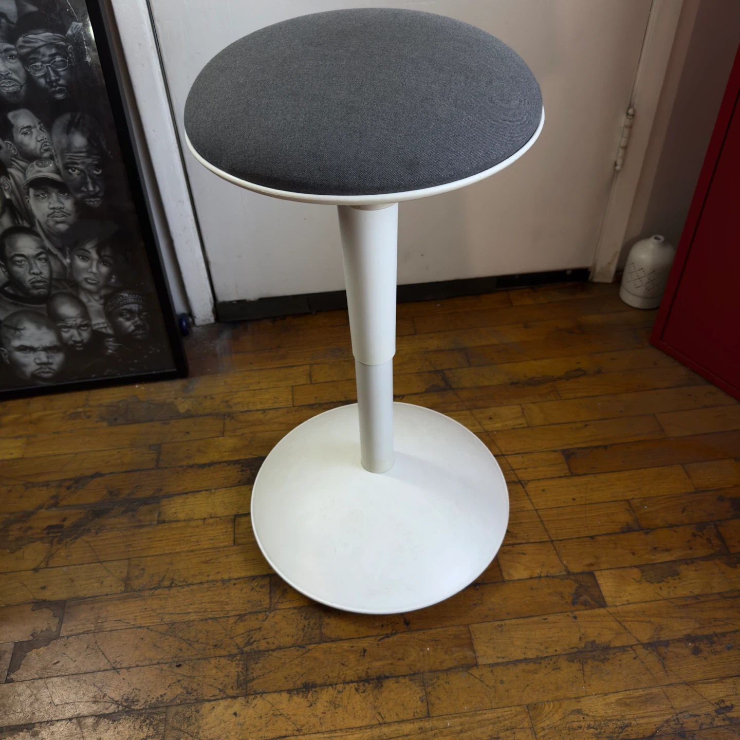 Adjustable Standing Stool - White & Grey - photo 4