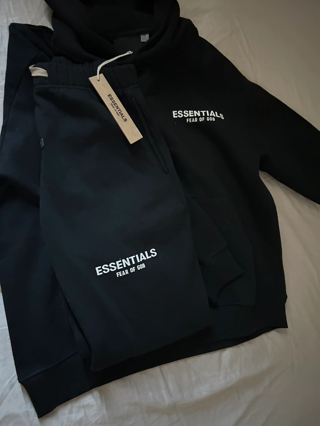 Esentials black set