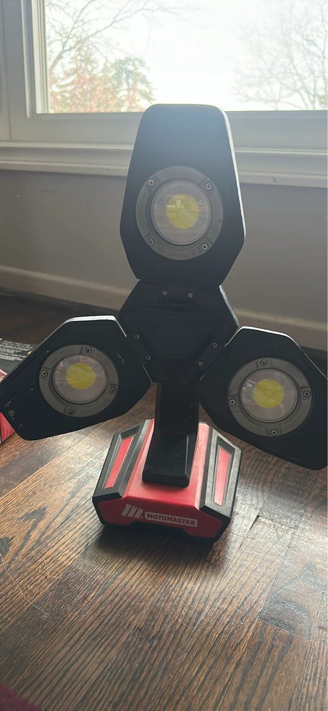 Motomaster 3-Head LED Work Light - photo 2