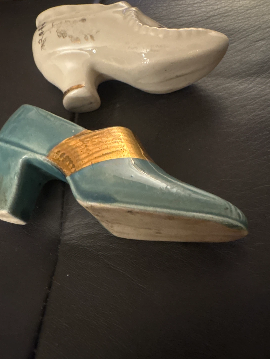 Ceramic Souvenir Shoe Figurines - Niagara Falls - photo 2