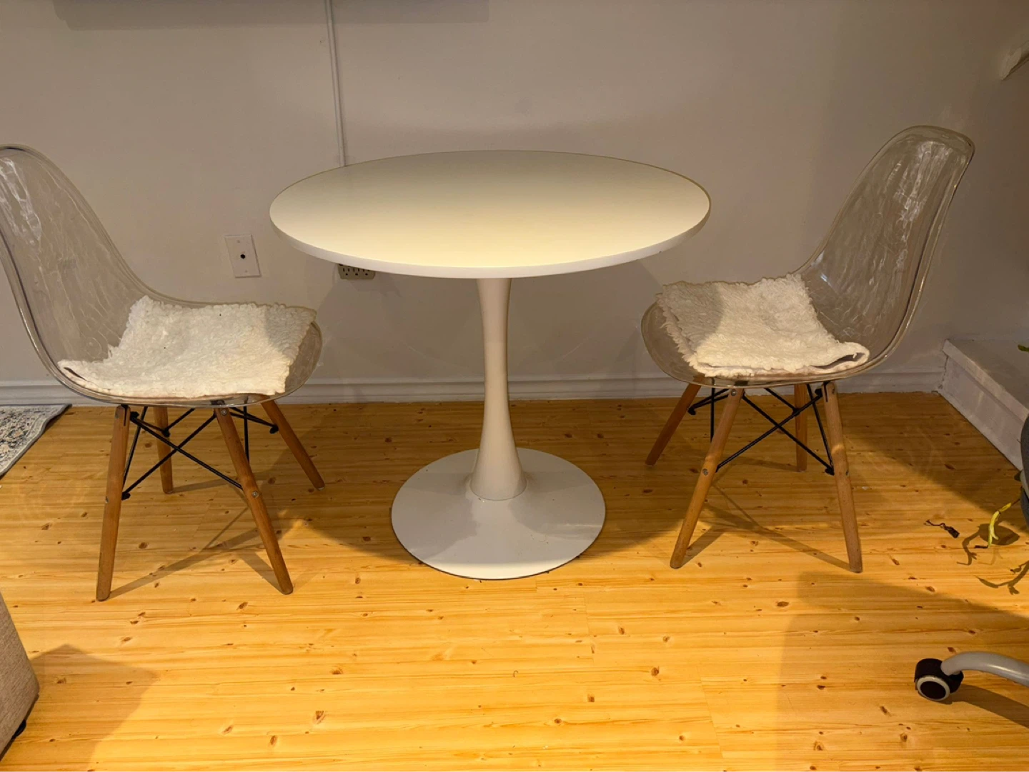 White Tulip Dining Table with 2 Clear Chairs - photo 5