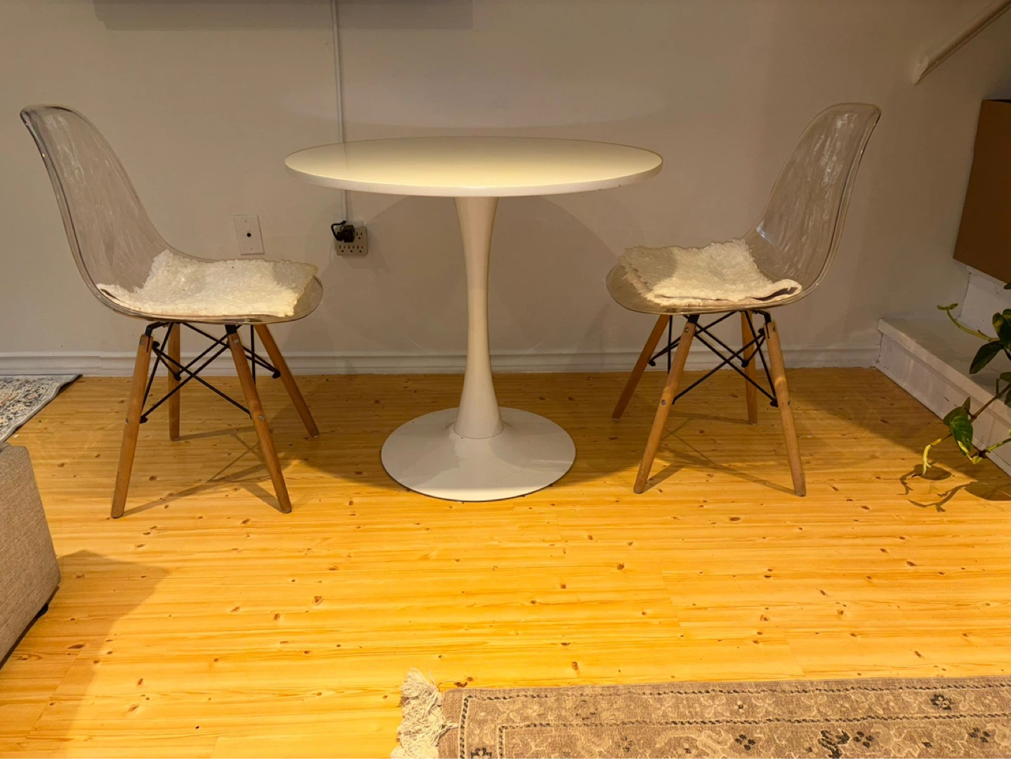 White Tulip Dining Table with 2 Clear Chairs