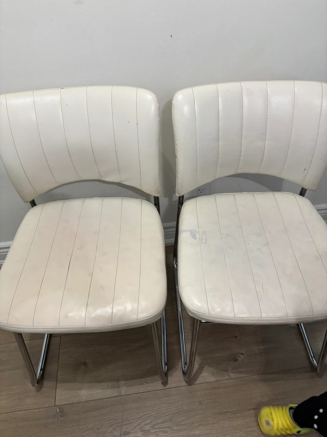Set of 2 White Vinyl Dining Chairs - photo 5