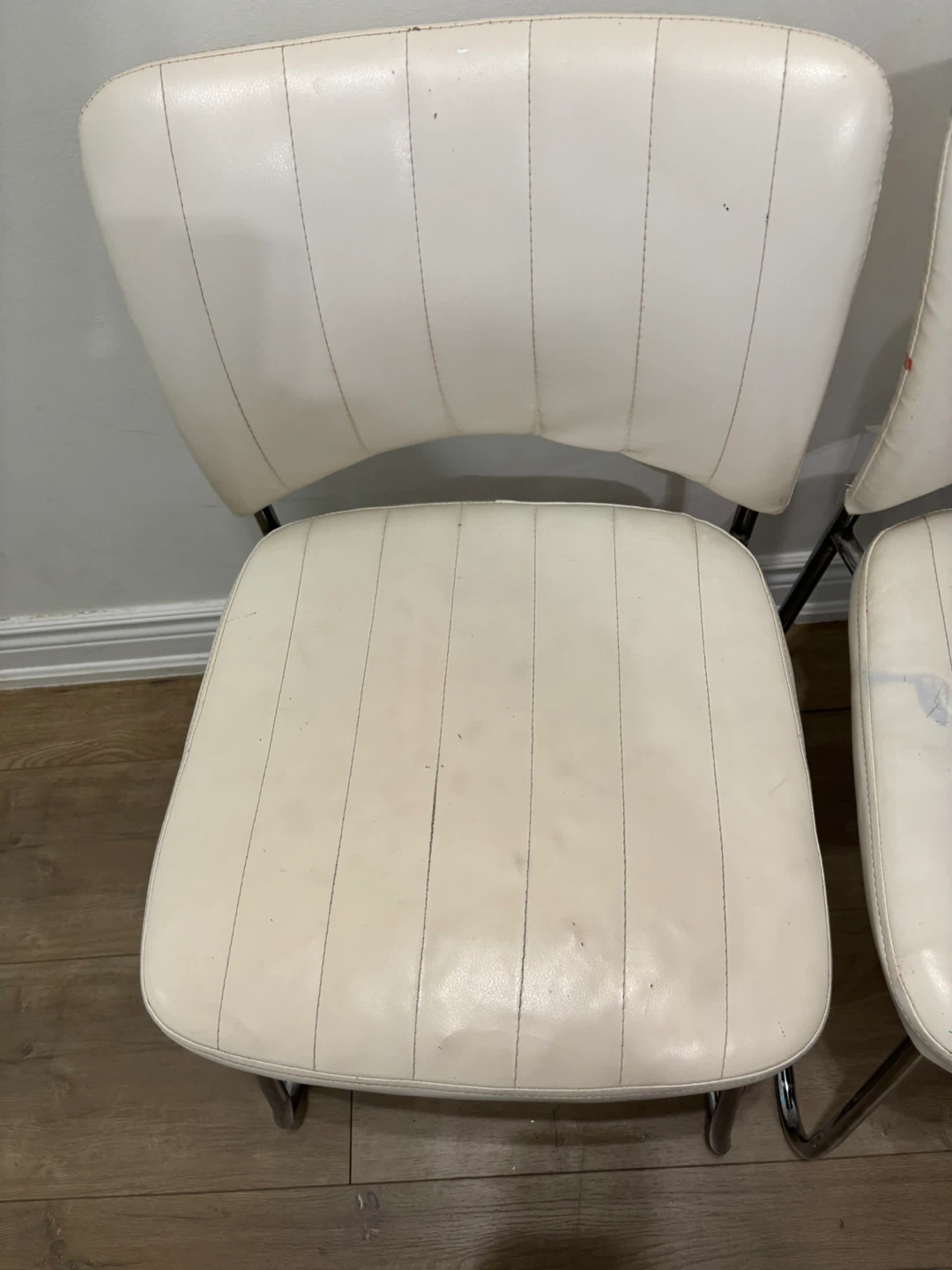 Set of 2 White Vinyl Dining Chairs - photo 2