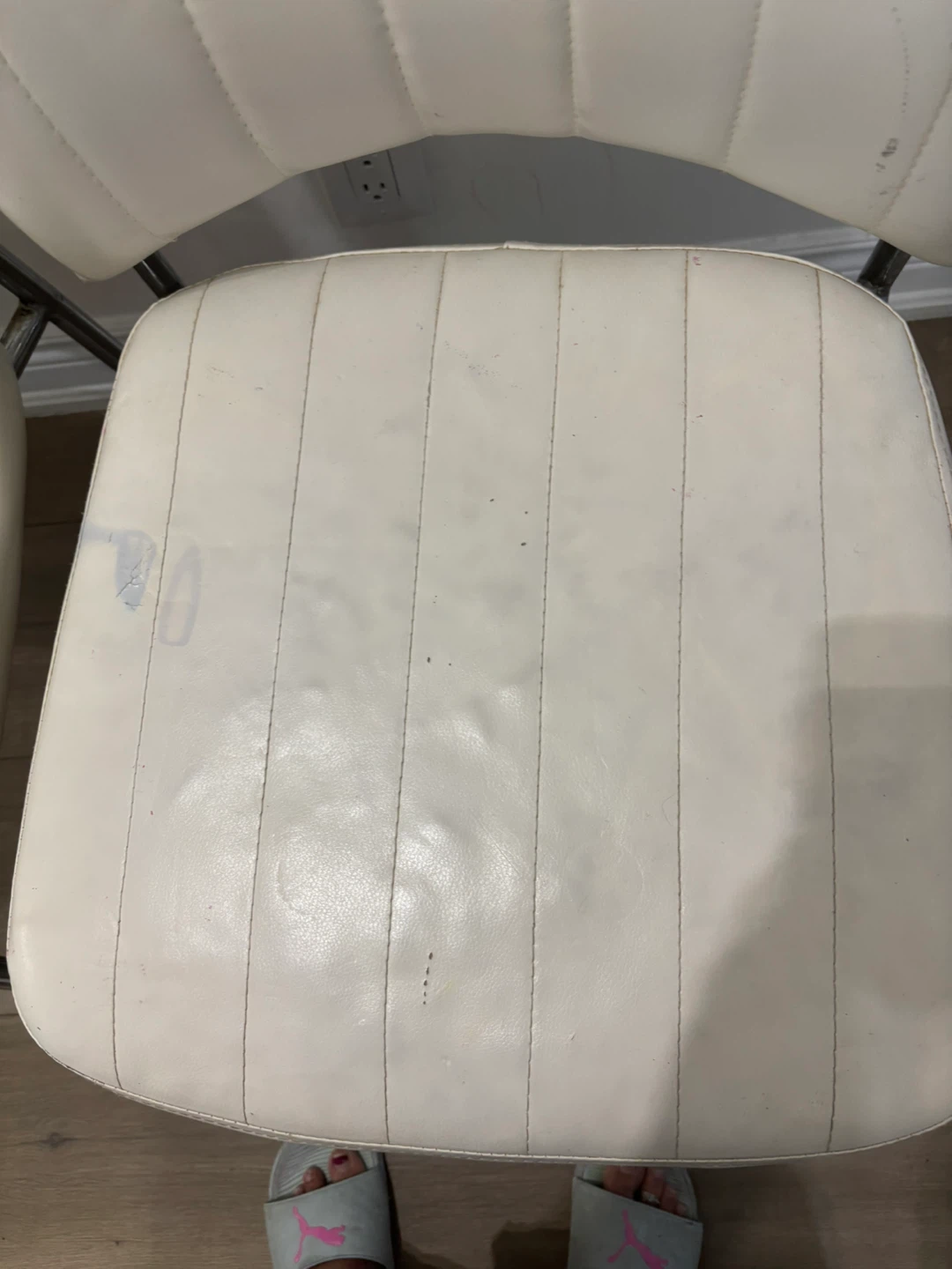 Set of 2 White Vinyl Dining Chairs - photo 3