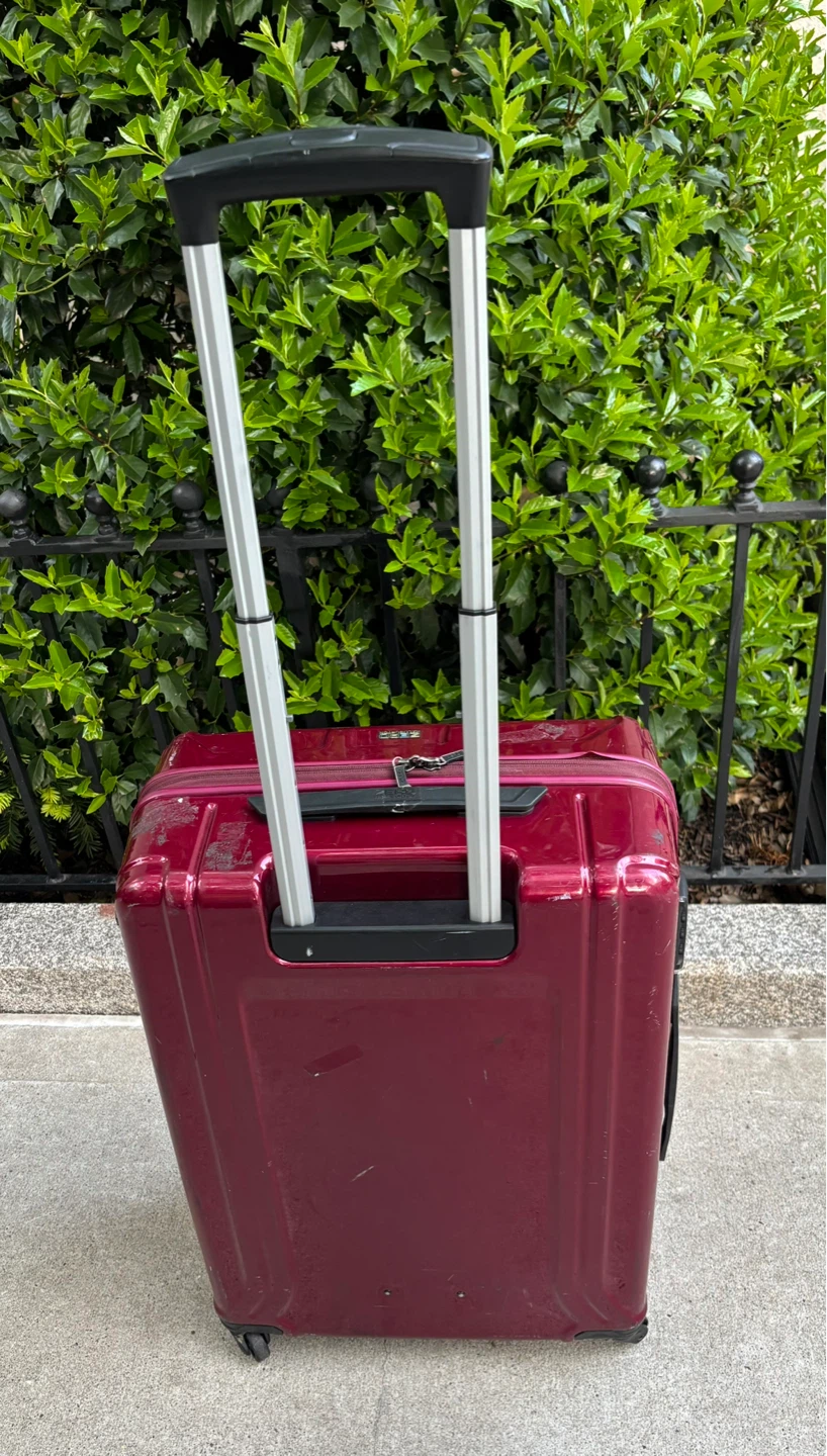 Light Luggage 22” Hardside Spinner Suitcase - photo 4