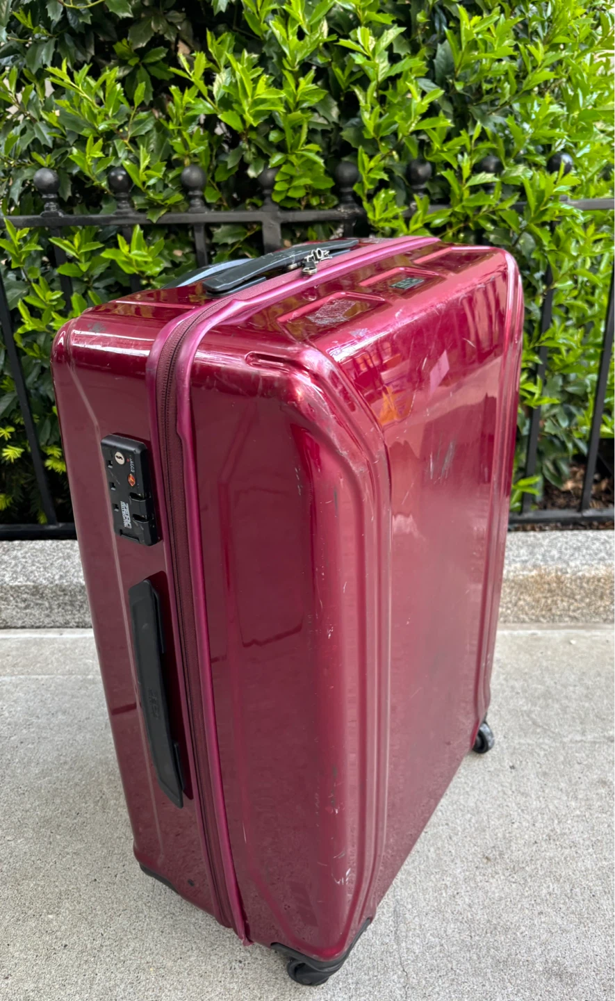 Light Luggage 22” Hardside Spinner Suitcase - photo 2