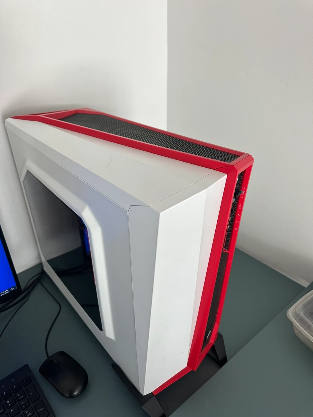 Corsair White and Red ATX Mid Tower Computer Case - photo 3