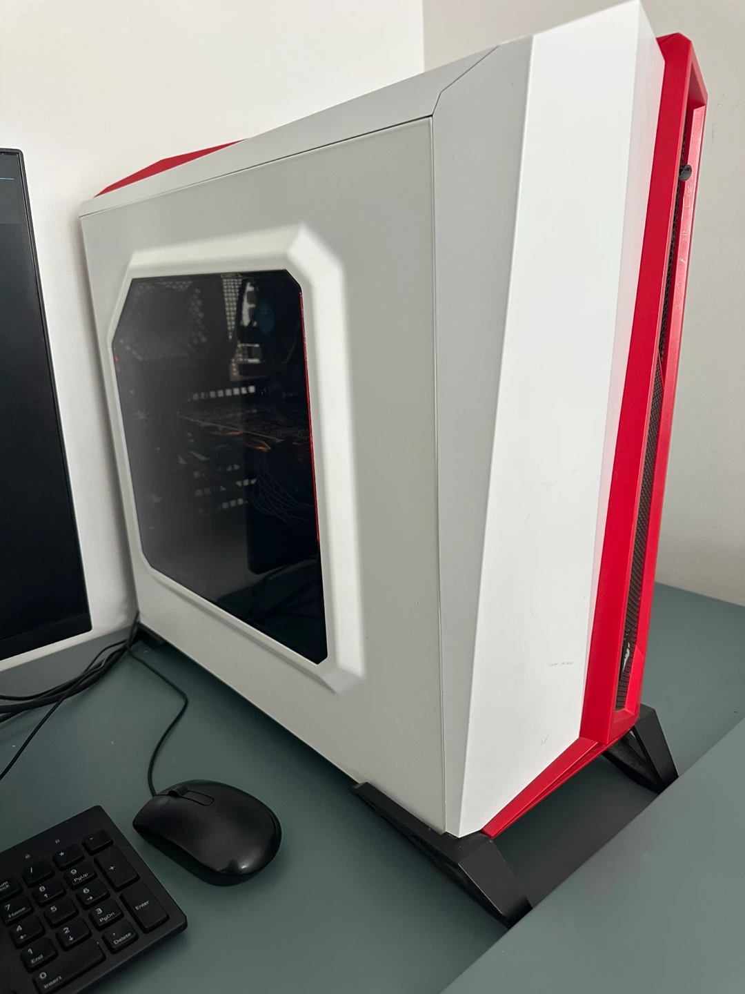 Corsair White and Red ATX Mid Tower Computer Case - photo 2