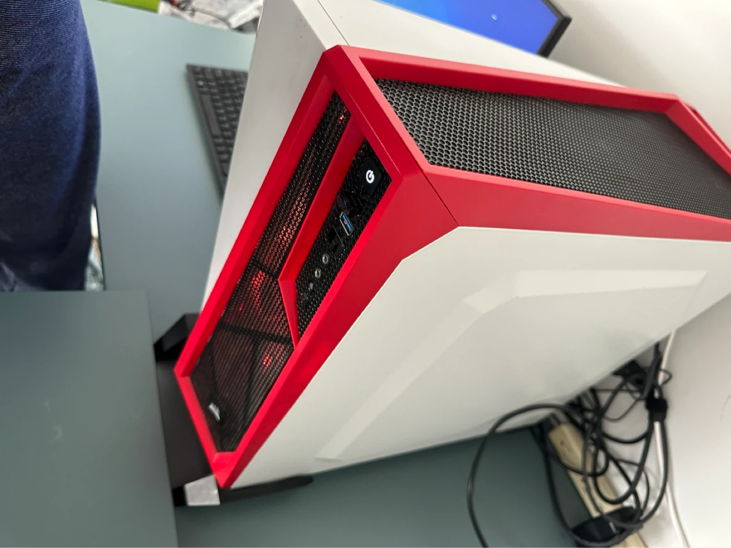 Corsair White and Red ATX Mid Tower Computer Case - photo 4