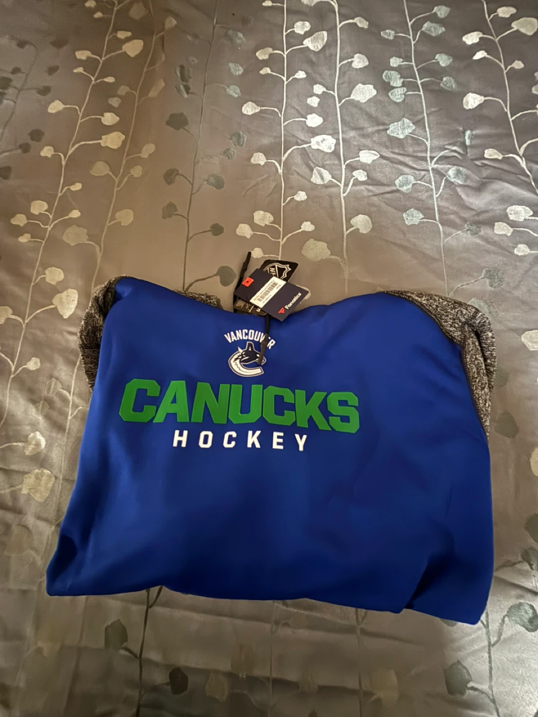 Vancouver Canucks Hockey Hoodie - photo 2