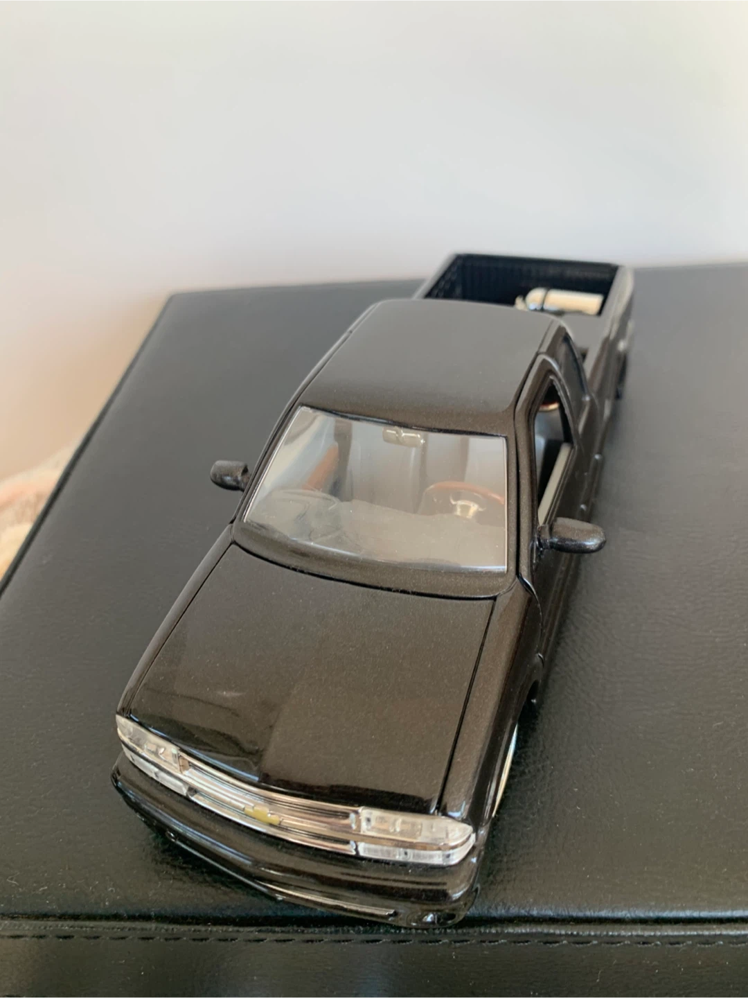 DUB 1:24 Scale Black Lowrider Pickup Truck Model - photo 3