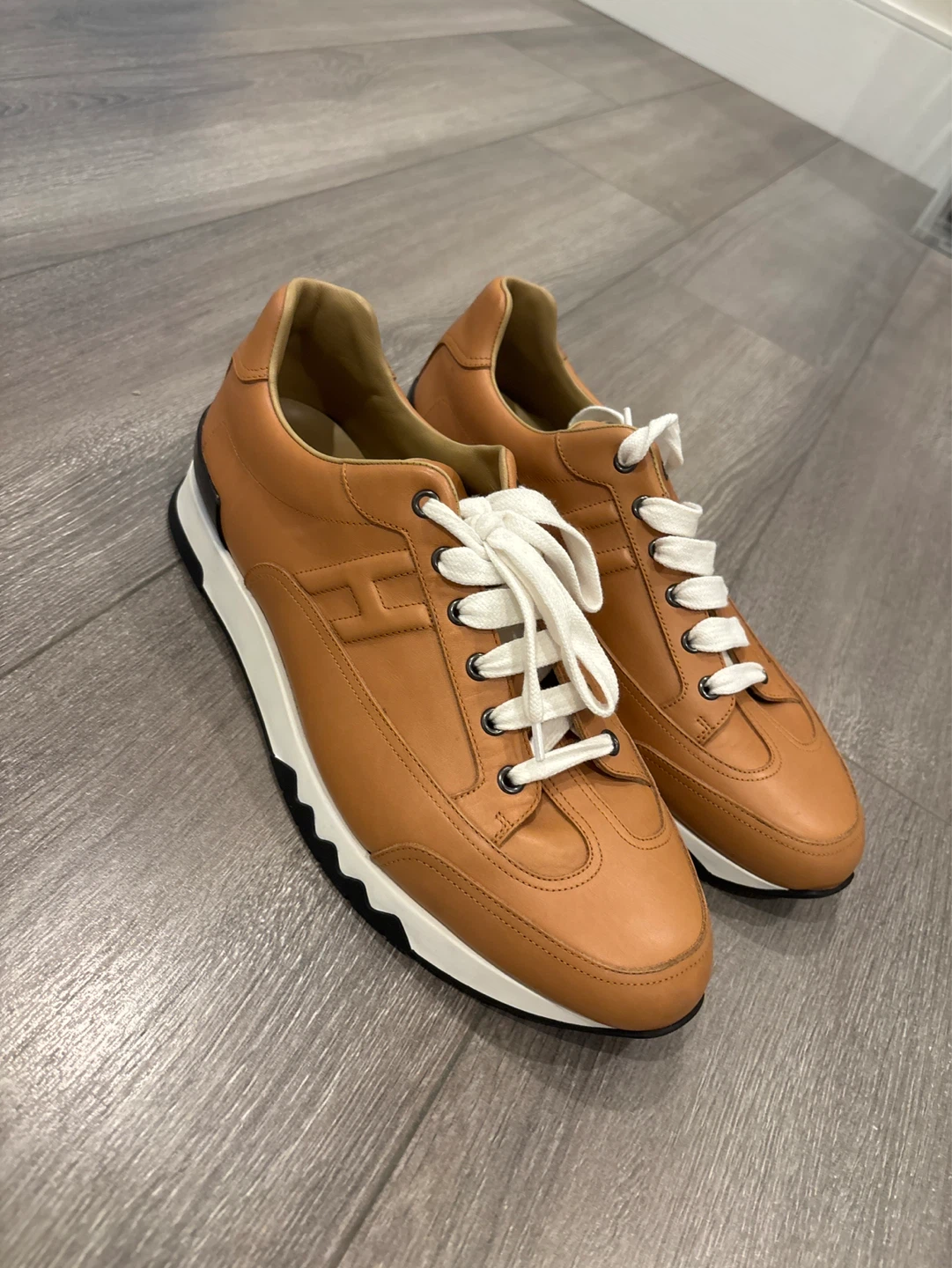 Hermès Leather Sneakers - Tan