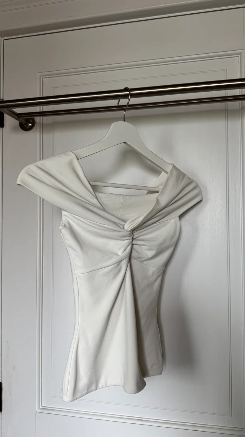 Aritzia Contour Twist Off-Shoulder Top - Light Birch, XS, NWOT