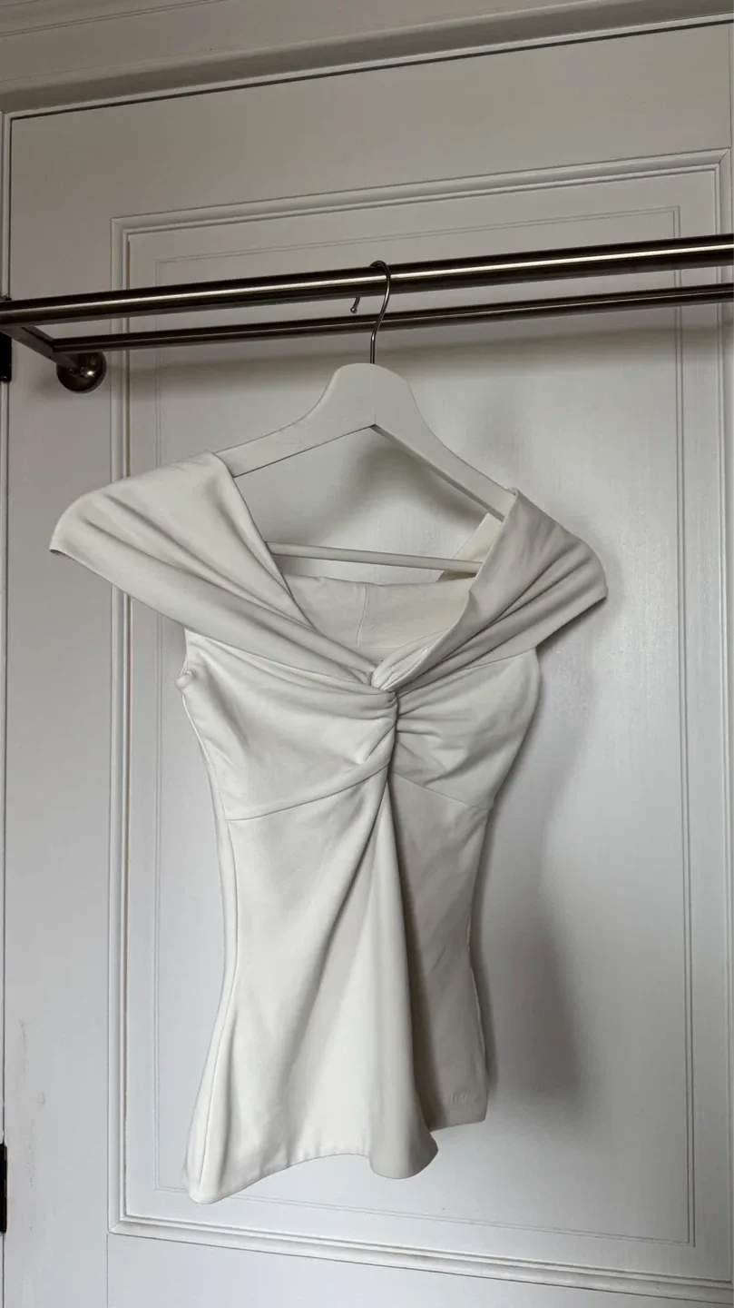 Aritzia Contour Twist Off-Shoulder Top - Light Birch, XS, NWOT