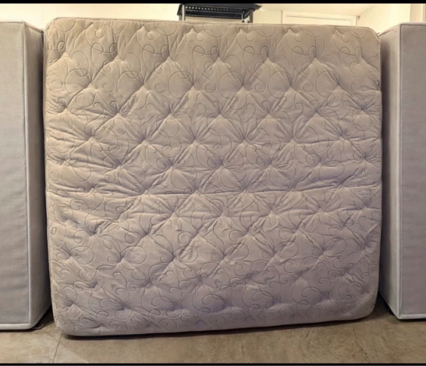 Extra thick king mattress & boxes. Delivery $$