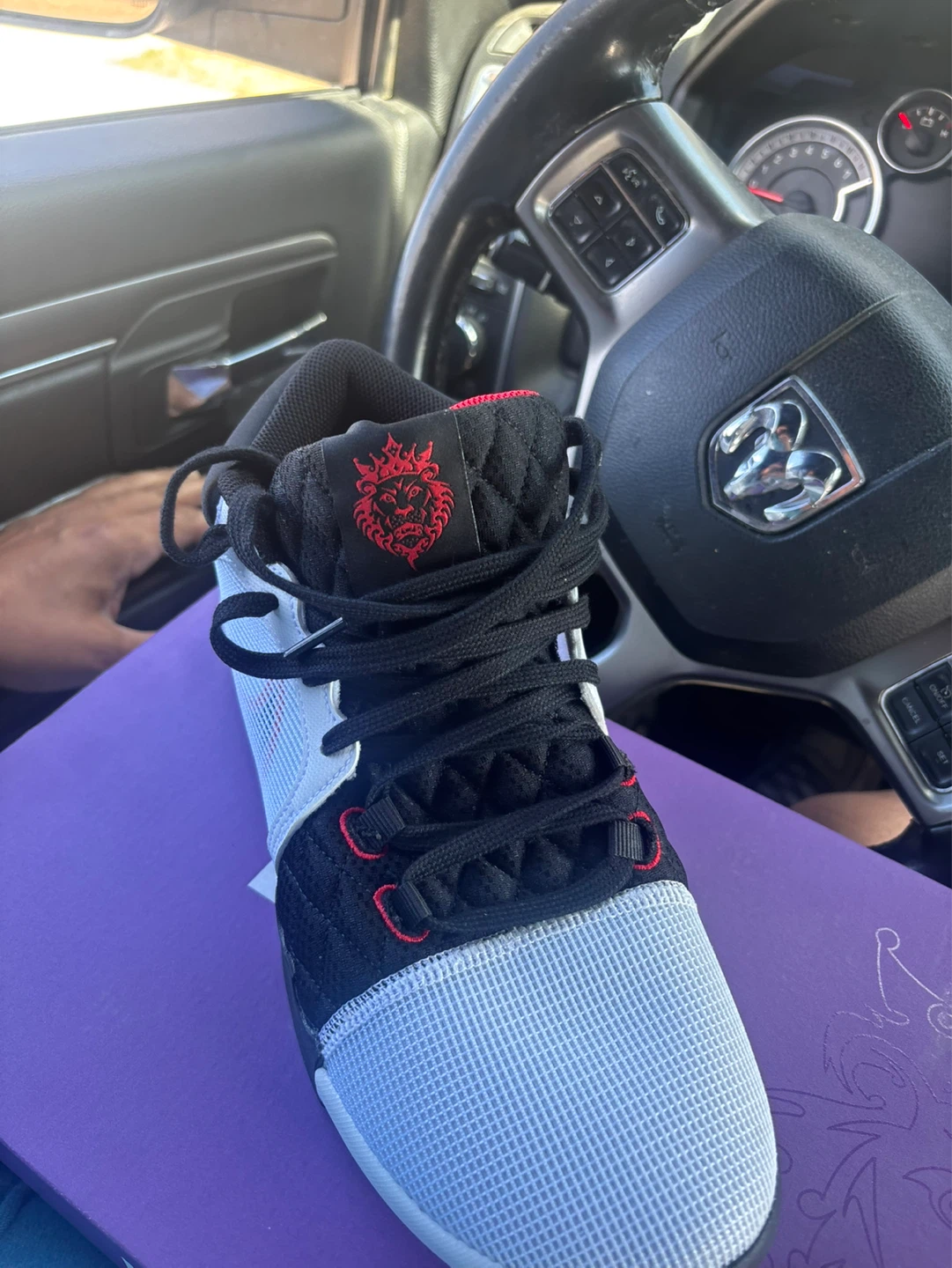 Nike LeBron Witness VIII basketball shoes - photo 2