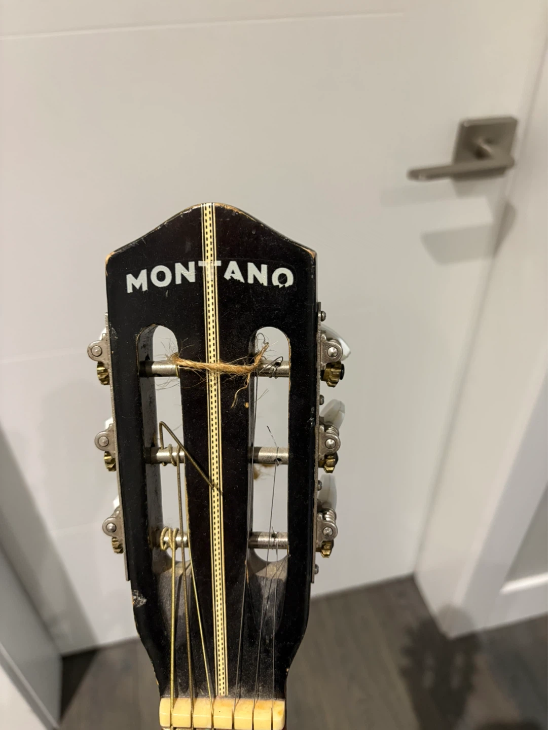 MONTANO Acoustic Guitar - photo 2