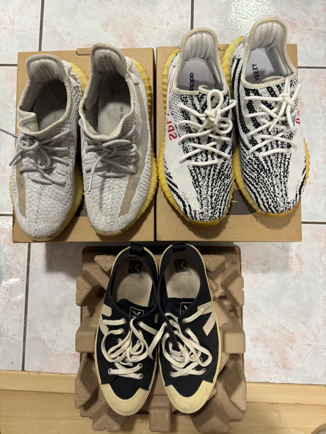 Adidas Yeezy Boost 350 V2 & Veja Sneakers Bundle