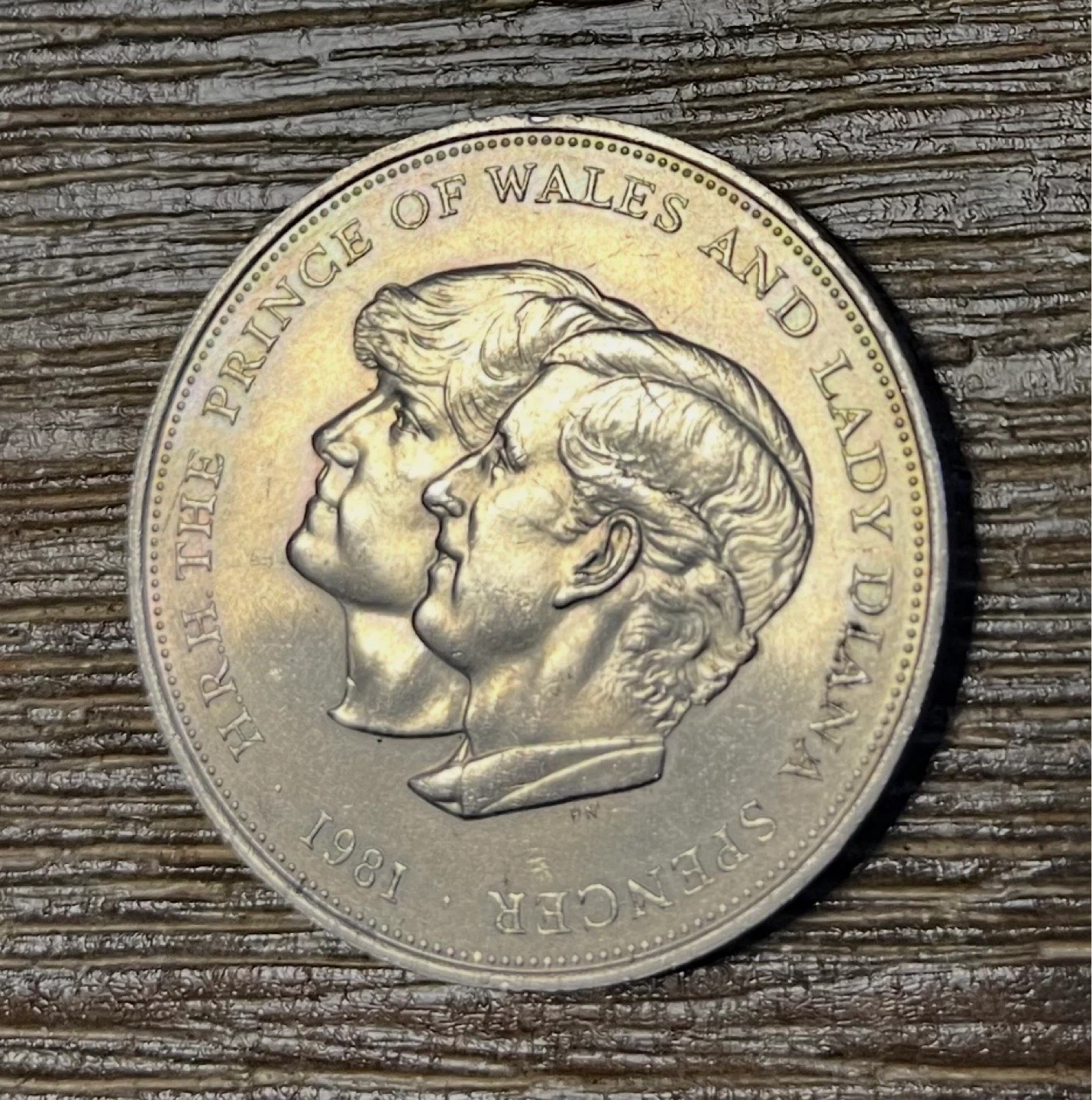 1981 Prince Charles Lady Diana Collectible Commemorative Coin 🪙 - photo 4