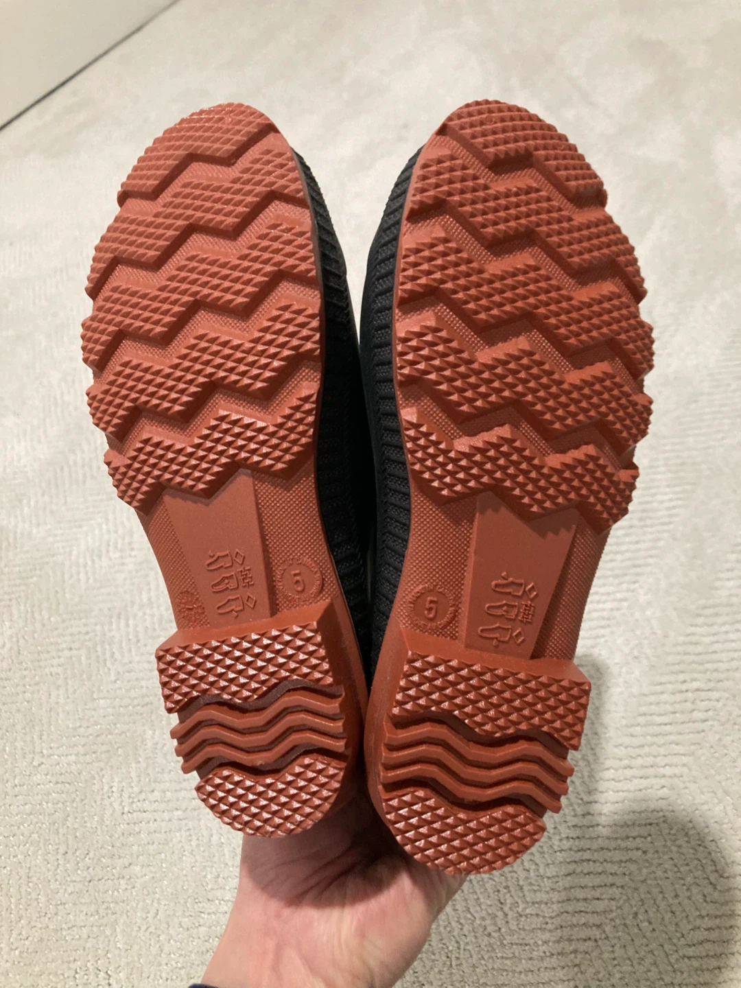 Black Rubber Boots Size 5 - photo 3