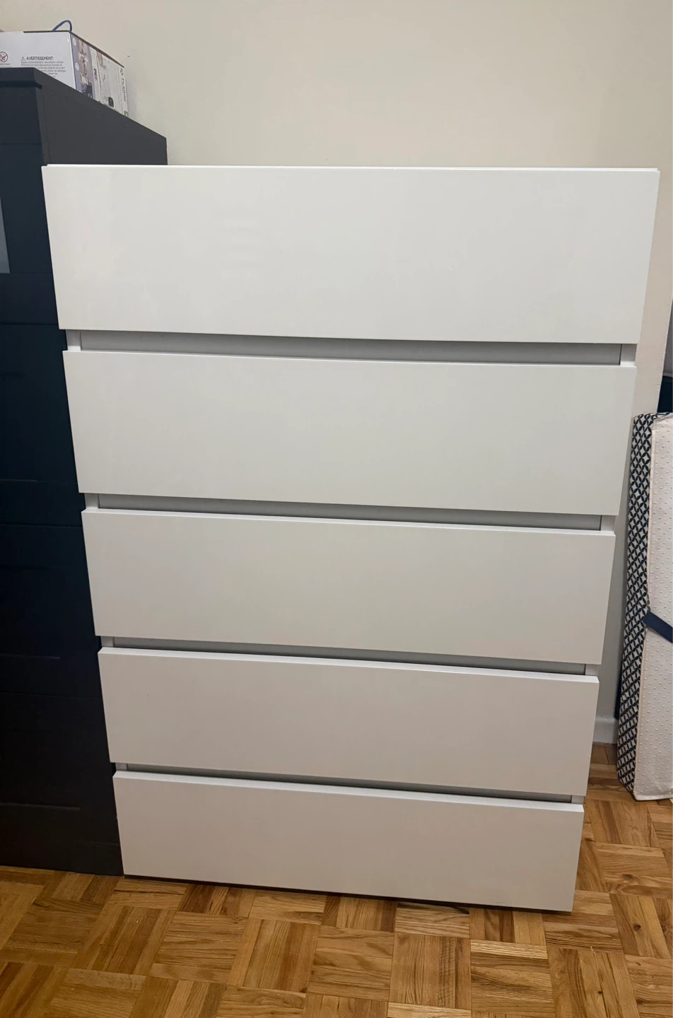 White 5-Drawer Dresser made by Italy wood