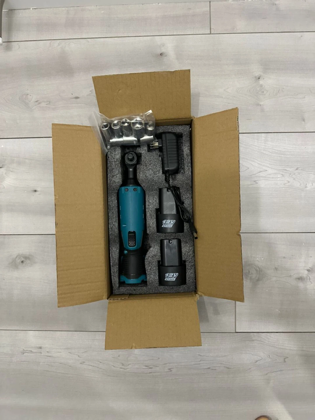 Ratchet Wrench Set two batteries - photo 2