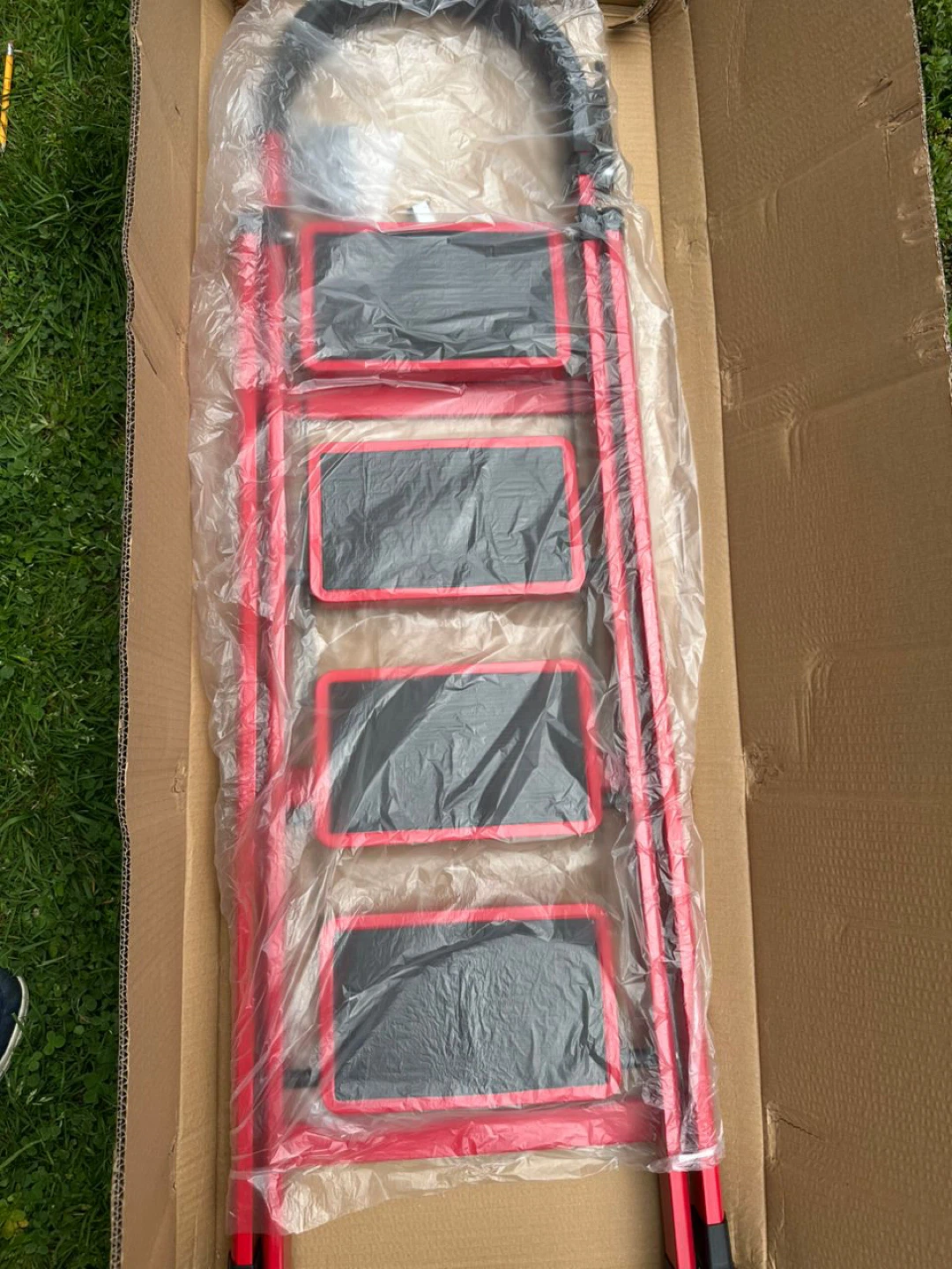 Red 4 Step Ladder - photo 2