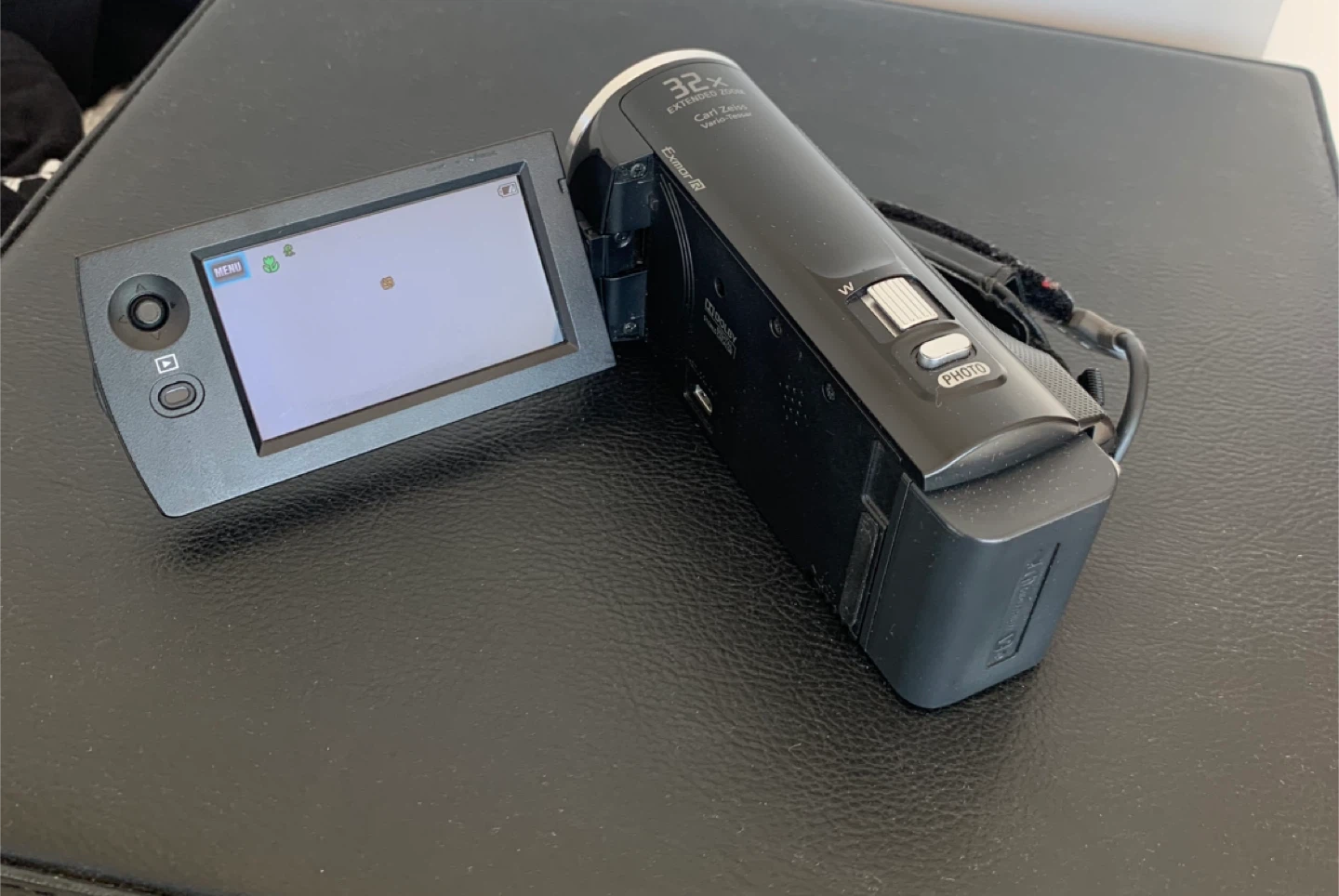 Sony HD AVCHD Camcorder with 32x Extended Zoom - photo 2