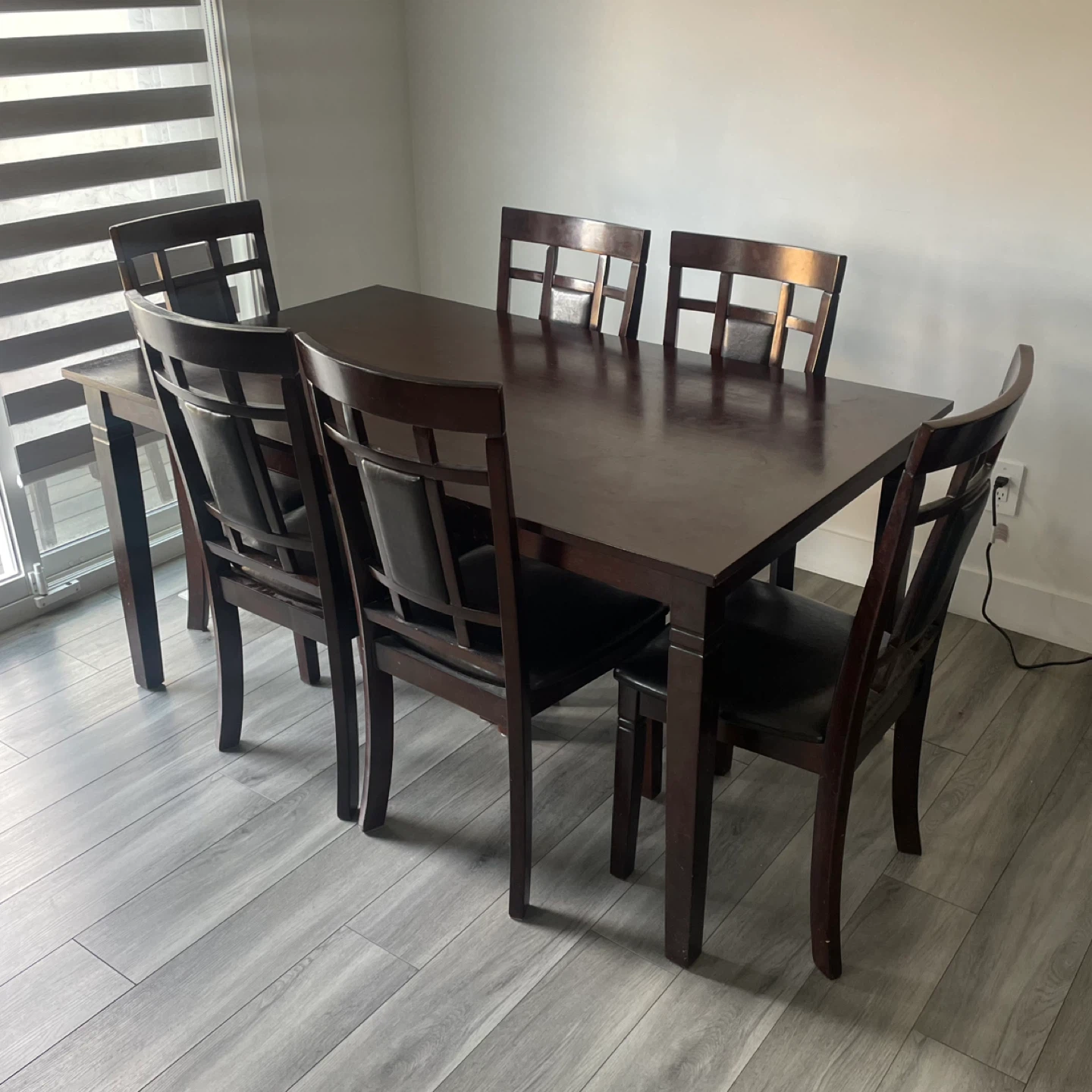 Dining Table & Chairs