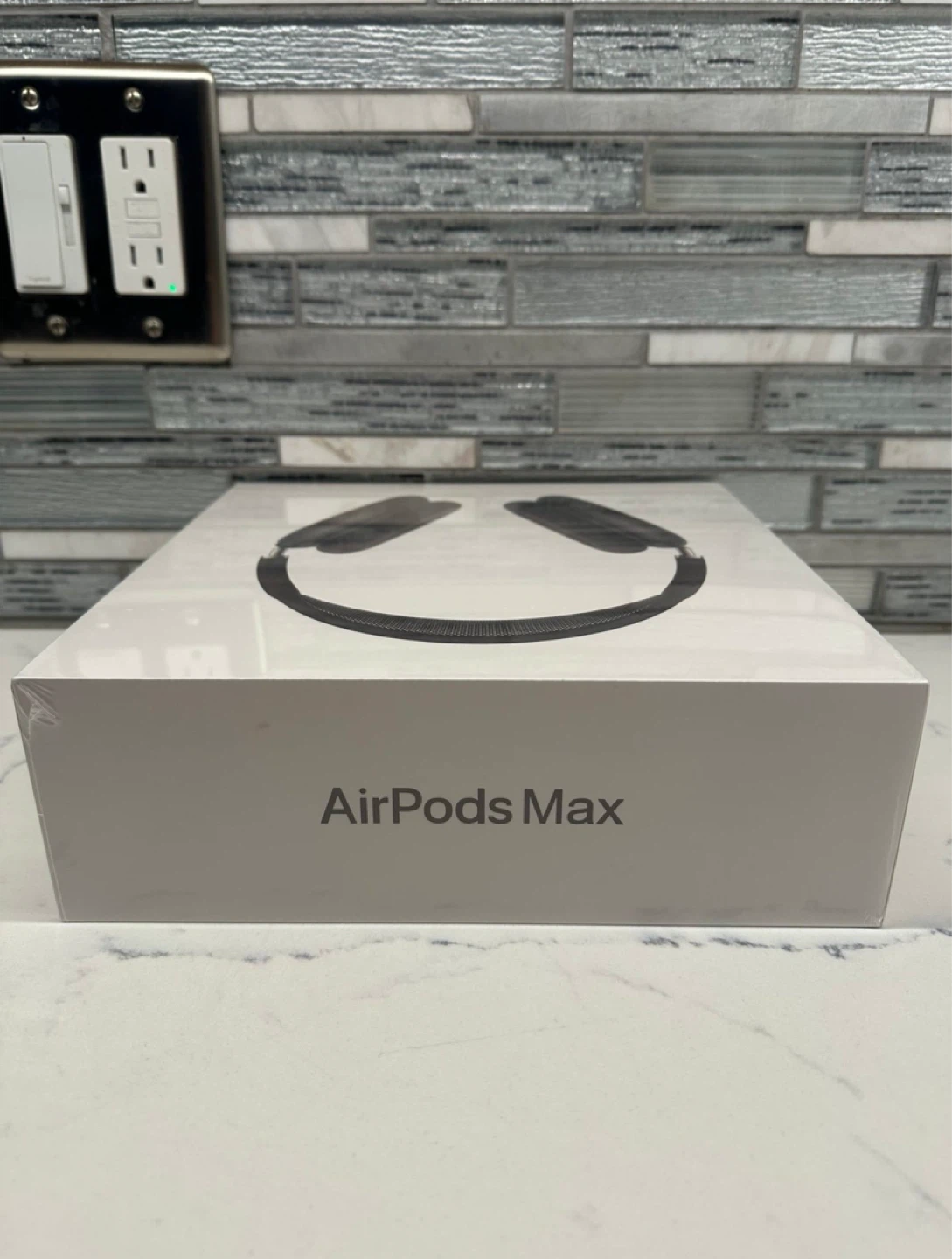Apple AirPods Max Midnight- Brand New and Sealed USBC - photo 4